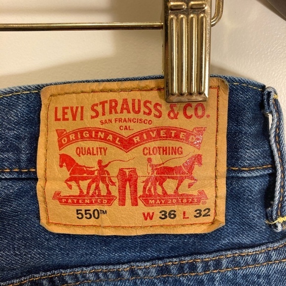 LEVI’S 550  36 x 32 Relaxed Tapered Mid-Wash Jeans - Picture 4 of 4